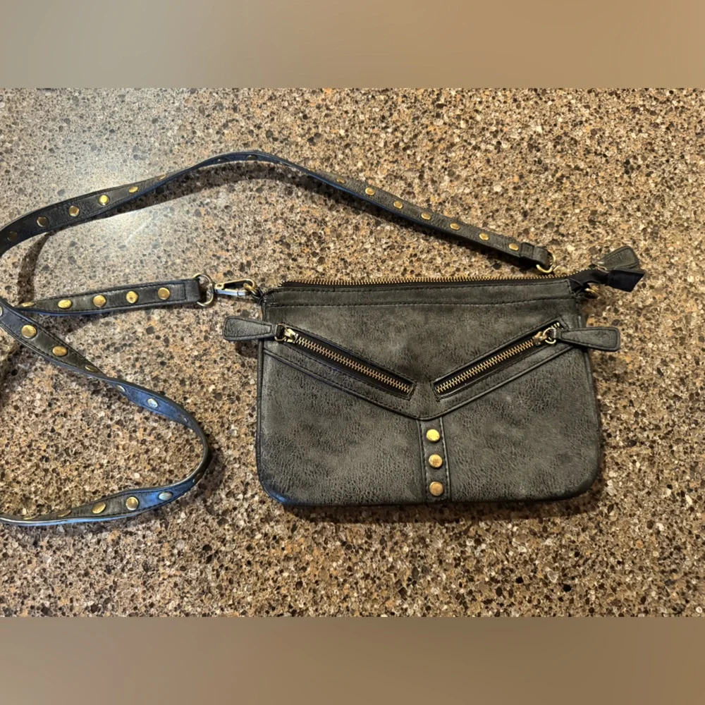 Stylish Black faux leather Bag with Gold Accents - USED - Picture 2 of 6